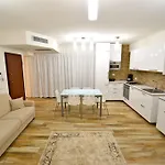 Royal Sea House تْشيفالو